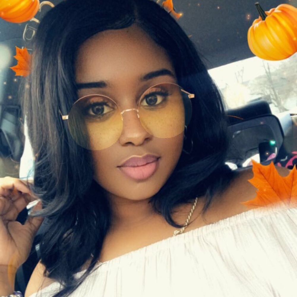 Meet your Posher, Tia